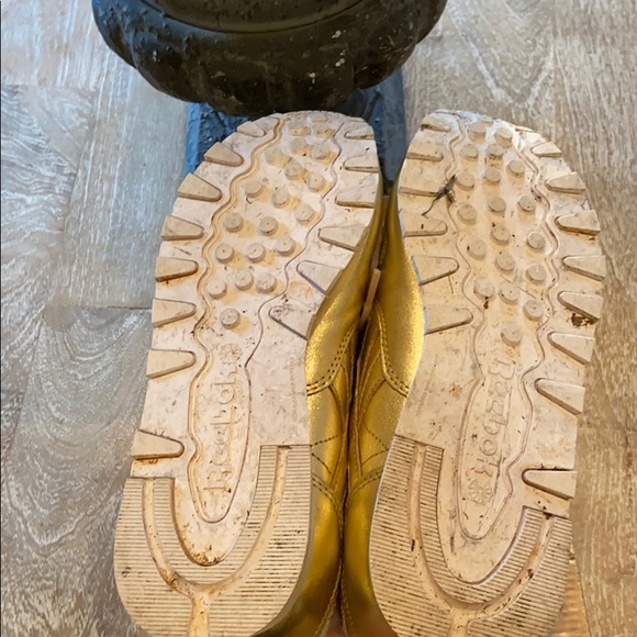 Metallic gold Reebok’s - Picture 5 of 6
